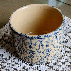 Vintage Robinson Ransbottom Blue Spongeware 1 pt. Low Jar,  excellent condition!
